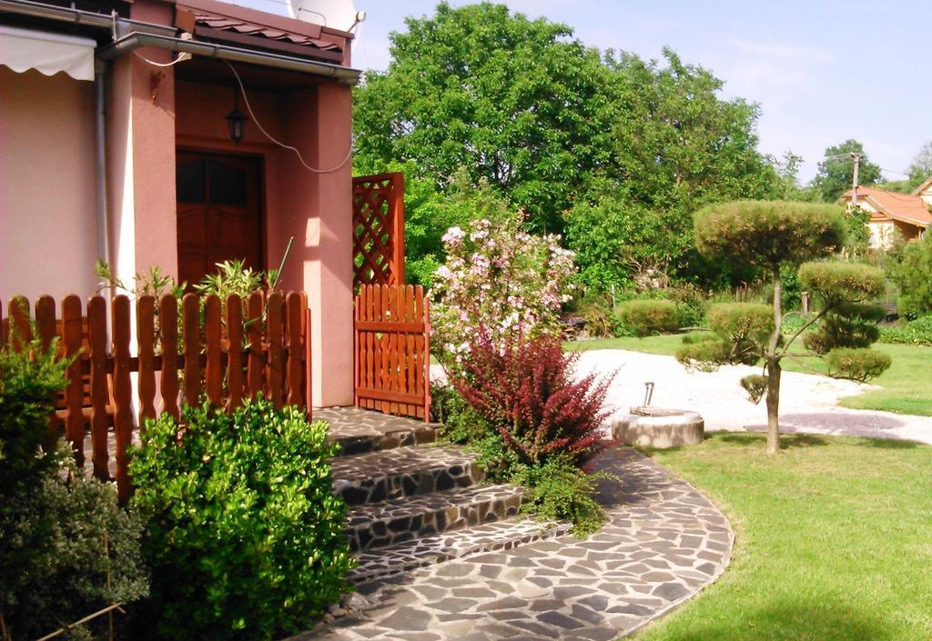 Bungalovy Natura Trávnica Oda fotoğraf